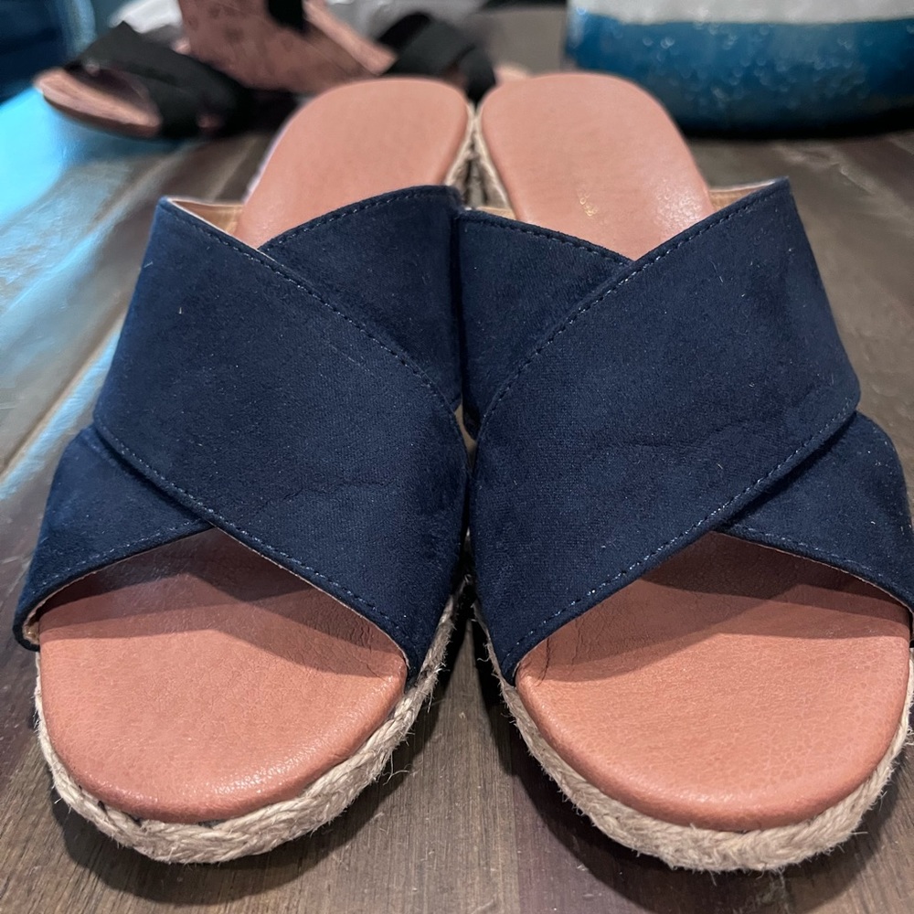 Cute Tommy Bahamas sandals! Gently worn!